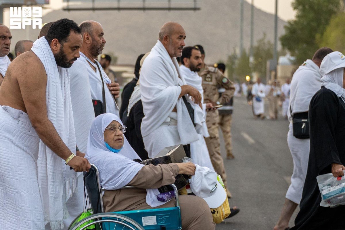 AJELNEWS24's tweet photo. اليوم ..

ضيوف الرحمن في صعيد عرفات.

- https://t.co/JrZRXIIJ4z