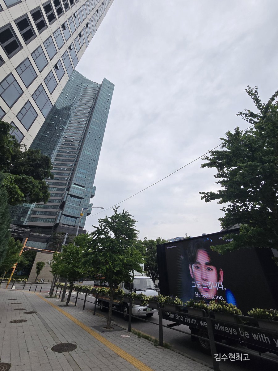 김수현최고 tweet media
