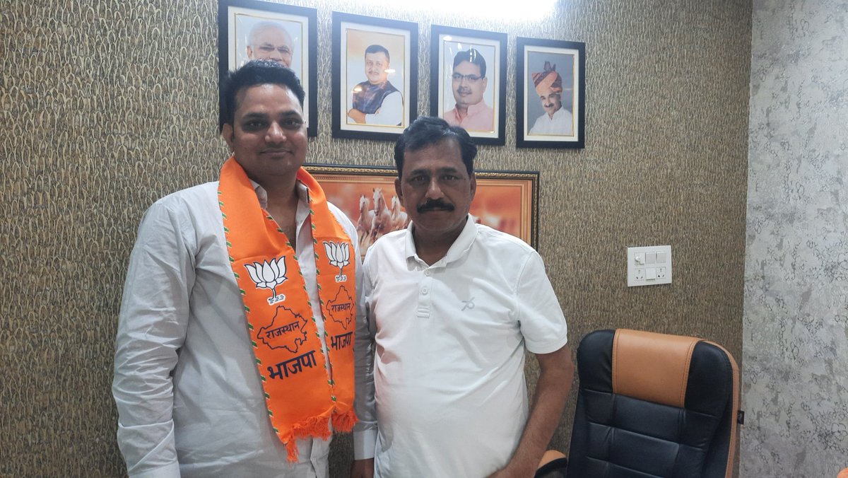 m_dadheech's tweet photo. आज निज आवास पर पधारे भारतीय जनता युवा मोर्चा के नवनियुक्त पदाधिकारी राकेश जी कटराथल जी व घनश्याम जी गौतम के आगमन पर आत्मीय भेंट कर उन्हें नई जिम्मेदारी हेतु हार्दिक बधाई एवं शुभकामनाएं प्रेषित कीं।

युवा शक्ति के सशक्त प्रतिनिधि के रूप में आपका अनुभव, समर्पण एवं संगठन के प्रति प्रतिबद्धता निश्चित रूप से भाजपा युवा मोर्चा को नई ऊर्जा प्रदान करेगी तथा संगठन को और अधिक मजबूत बनाएगी।

ईश्वर से आपके सफल एवं उज्ज्वल कार्यकाल की मंगलकामना करता हूं।
@BJP4Rajasthan @BhajanlalBjp @madanrrathore