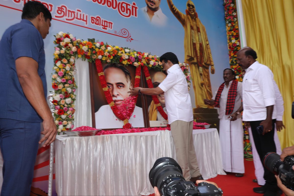 Soccer19792002's tweet photo. @kaaviyaTVK தூற்றுவார் தூற்றட்டும், போற்றுவார் போற்றட்டும்; காலம் பதில் சொல்லும்.”🖤❤️ https://t.co/ssqr9qLYVQ
