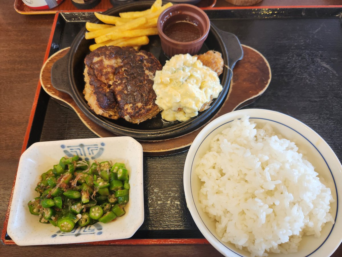 Bemax_Official's tweet photo. 今日の　#ランチ
#ザめしや https://t.co/cDIO5JAsU5
