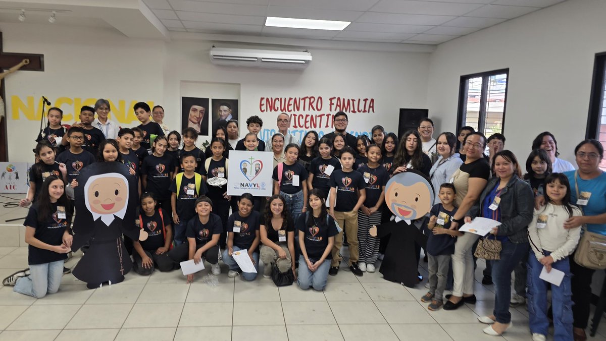 misionerospaul's tweet photo. La Parroquia Medalla Milagrosa de Tegucigalpa celebró el pasado domingo, 24 de mayo, el Encuentro de Formación de la Región Centro Sur de la Familia Vicenciana de Honduras.

Miembros de distintas ramas vicencianas compartieron un día de convivencia, aprendizaje y comunión, renovando juntos el deseo de seguir sirviendo con alegría y cercanía a quienes más lo necesitan.

Un encuentro marcado por el espíritu de #SanVicentedePaúl y #SantaLuisadeMarillac, que continúa alentando la misión vicenciana en Honduras.