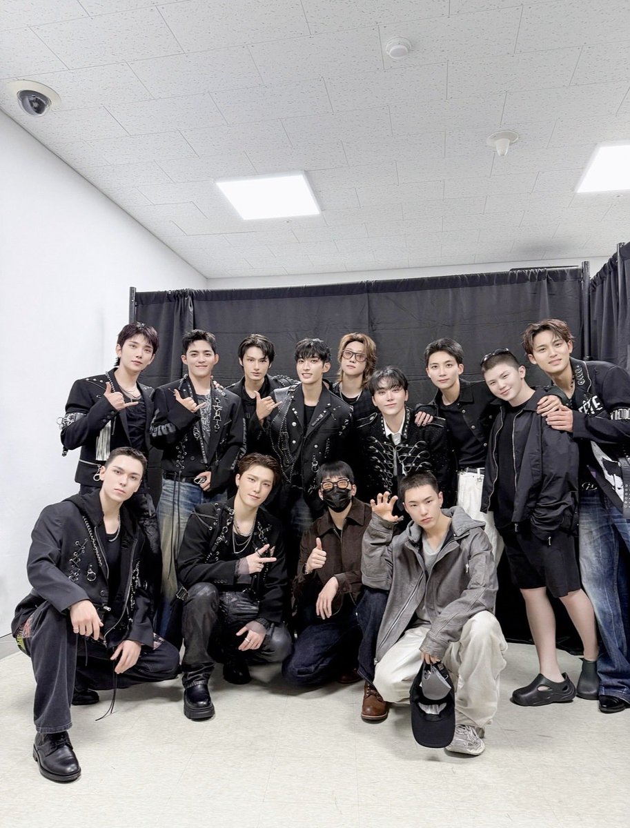4beams1's tweet photo. 11周年おめでとうございます🎉💕
「永遠に挑戦しよう」ってグループがいる事に感動で本当に本当に生きる希望になってる。こんなに愛に溢れて、Caratに行動でたくさん伝えてくれるSEVENTEENが本当に大好きすぎる☺️🩷13周年の時は13人揃うね😭本当に本当に大好きです🩷
#SVT_11th_Anniversary https://t.co/IH4NZ8hmQO