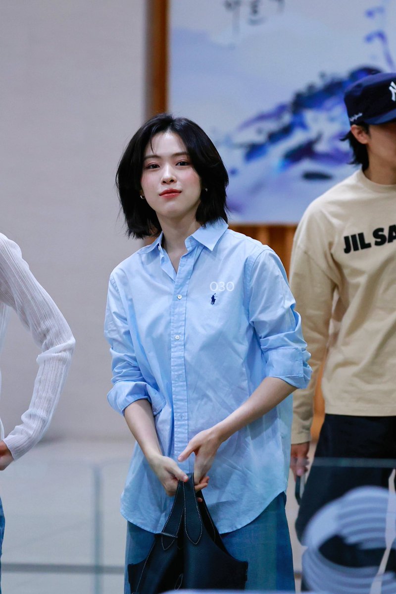 ryujinpopbase's tweet photo. RYUJIN is gaining attention for her effortlessly stylish look in Ralph Lauren https://t.co/Fh9YJ7KbNn