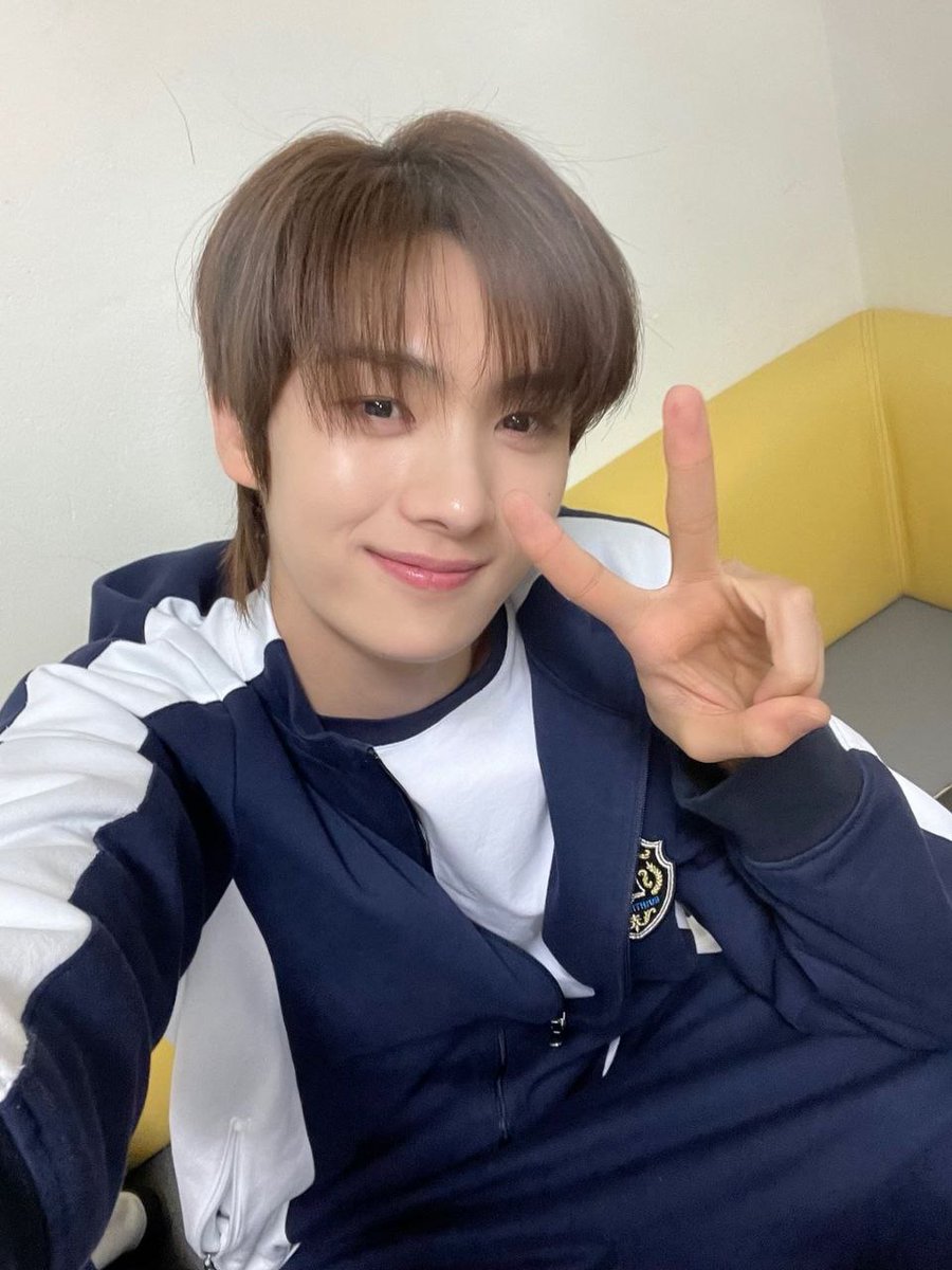 youngjae tweet media