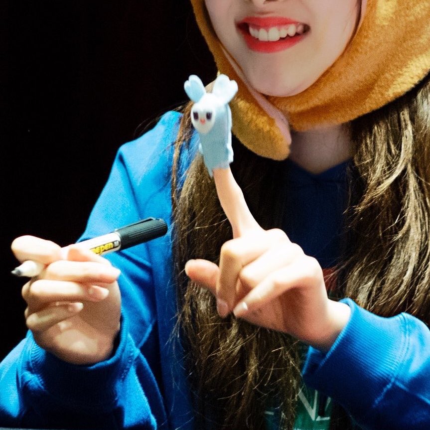 nayeon's hands tweet media