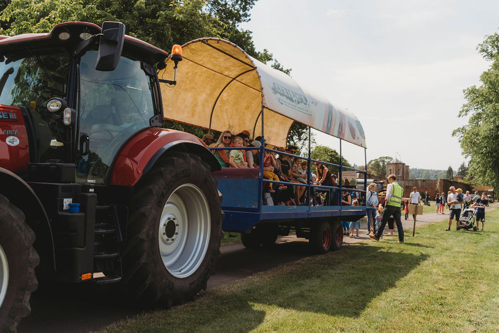 OpenFarmSunday's tweet photo. Let’s be honest. Who doesn’t love a tractor?
Machinery is a highlight at Open Farm Sunday, especially for children seeing it up close.
From trailer rides to displays, farms have their own ways to bring farming to life.
What are you looking forward to on 7 June?
#TractorTuesday https://t.co/GiMifuOiLX