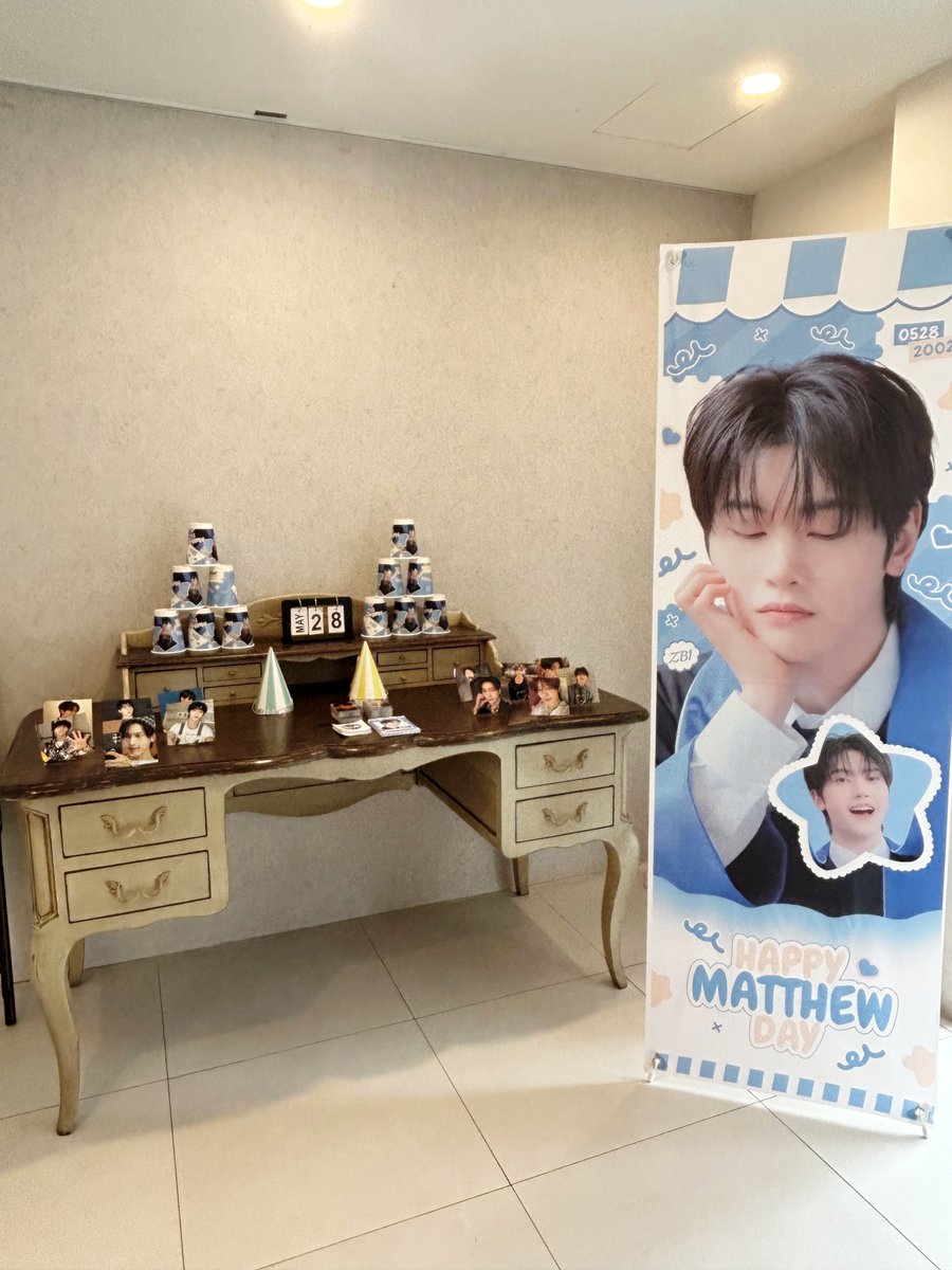 THEK___KING's tweet photo. ๐ข 5์ ์์ผ๋ญํน Part.2 1์ ๐
๐ ์ ๋ก๋ฒ ์ด์ค์ ์๋งคํ ์์ผ์นดํ ๐
ZEROBASEONE SEOK MATTHEW BIRTHDAY CAFE 1-2์ธต
๐
2026.5.27 - 5.28
๐ ์นดํ ๋ ์ด์ด&๋ฒ ์ด์ปค๋ฆฌ
#์ ๋ก๋ฒ ์ด์ค์ #์๋งคํ #ZEROBASEONE #ZB1 #SEOKMATTHEW
#SUNSHINE_SEOKMATTHEW
#HAPPY_MATTHEW_DAY https://t.co/AZEd5Gsu4Q