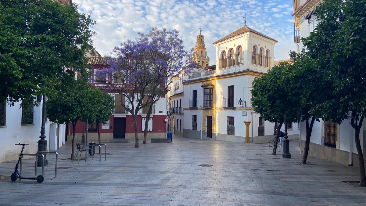 js_craft_hq's tweet photo. Morning walk on the beautiful streets of Cordoba while listening to a very inspirational podcast with @farisaziz12 and @neciudan. Loved the idea of seeing developer educational events as mini start-ups + many knowledge gems on the FE architectural side. 
Thank you Spain and the Senors at Scale podcast!