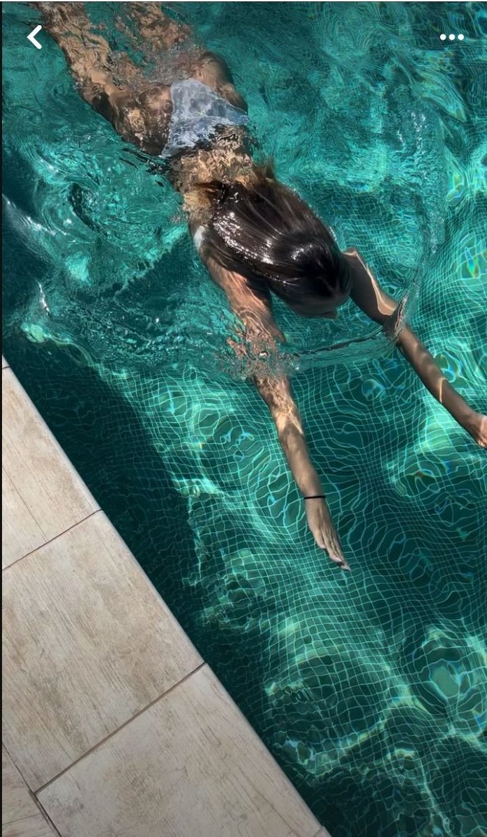 lilyychloe's tweet photo. swimming in the water heals everything https://t.co/3NQ9ENFB30