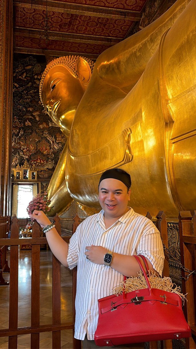 MiccTan's tweet photo. A little sweat, a lot of gratitude, and one unforgettable moment at Wat Pho. 🙏🏻🇹🇭💛 https://t.co/ymyoWKOxhE