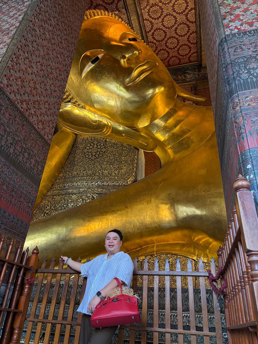 MiccTan's tweet photo. A little sweat, a lot of gratitude, and one unforgettable moment at Wat Pho. 🙏🏻🇹🇭💛 https://t.co/ymyoWKOxhE