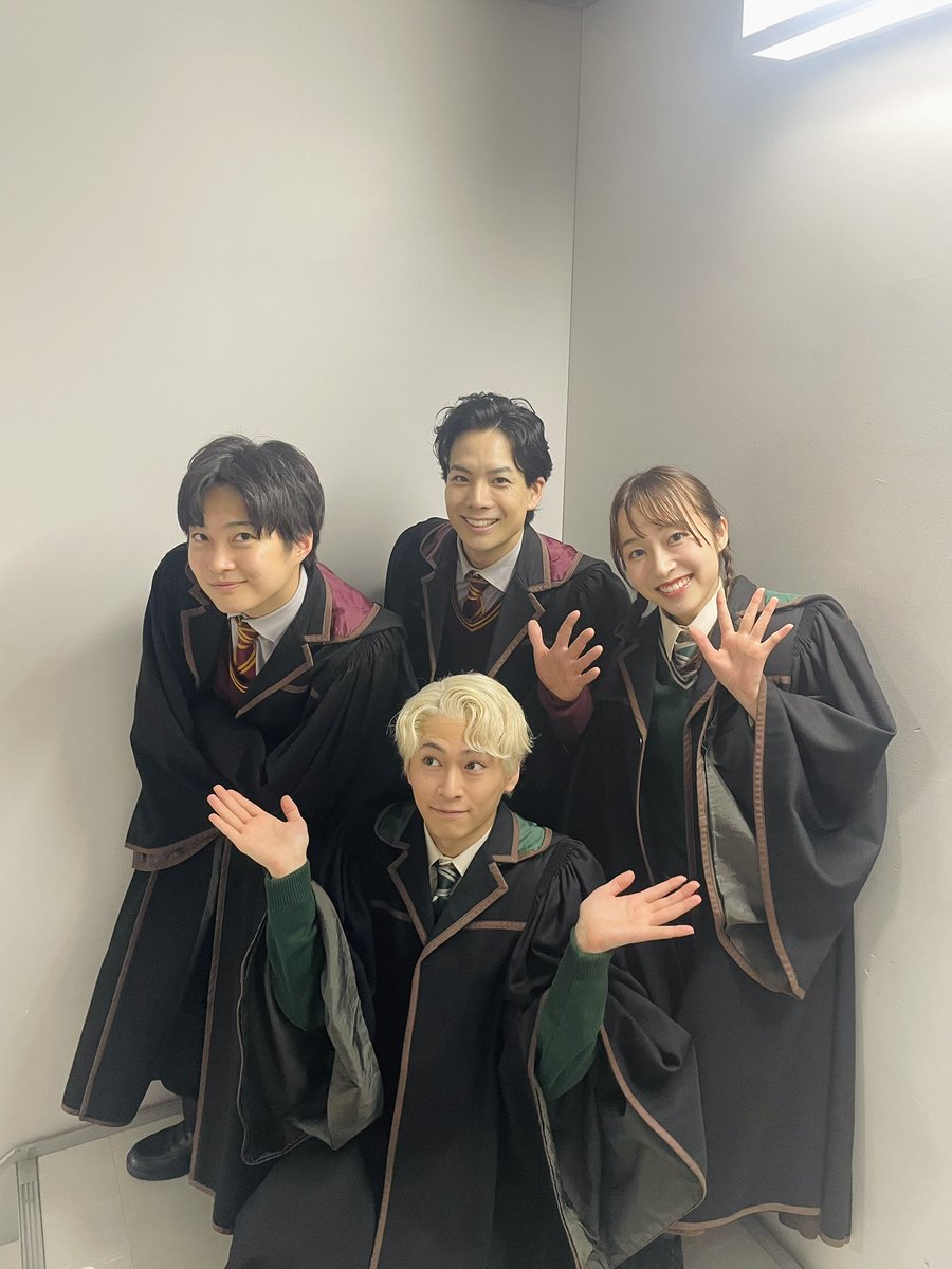 ryo_o83o's tweet photo. ご来場ありがとうございました〜☺︎
ホグナイトメンでした🎃
いぇーいいぇーい

#ハリポタ舞台 https://t.co/8pqNx7T1t6