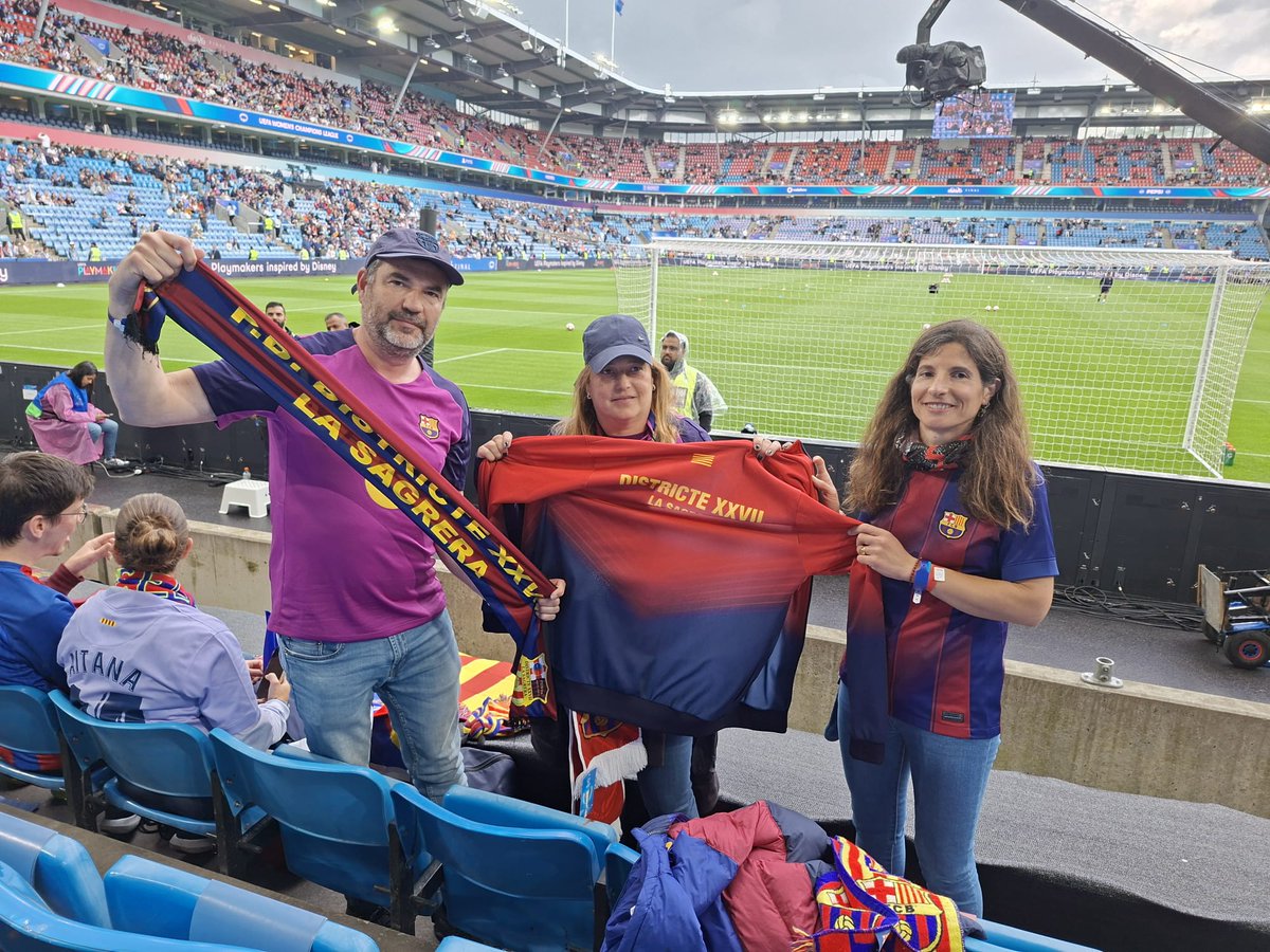 ConfePenyesFCB's tweet photo. 🏆 La quarta Champions del @FCBfemeni va comptar amb el suport de les penyes barcelonistes a Oslo!
😍😍😍 Enhorabona, campiones!!!

💙❤️ #FemBarçaFemPenya #ForçaBarça https://t.co/mF81cfkEC7