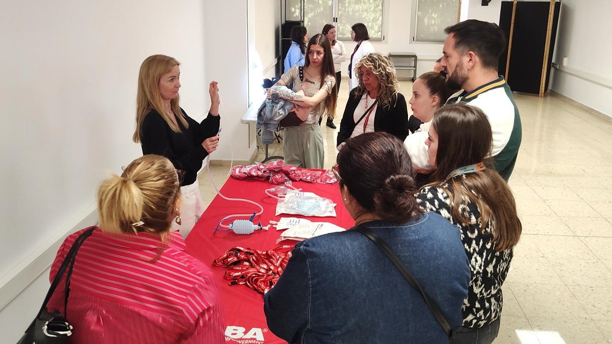 MBA_eu's tweet photo. Durante las últimas semanas, participamos en unas jornadas formativas dirigidas al equipo de enfermería del @hbellvitge , realizando dos talleres práctico sobre el manejo de drenajes de baja presión Bellovac.

Una iniciativa orientada a reforzar las buenas prácticas, el correcto manejo de los dispositivos y la seguridad del paciente.

#formación #enfermería