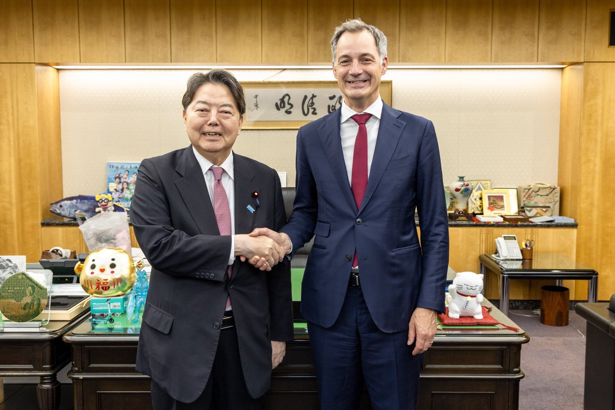 hayashi09615064's tweet photo. アレクサンダー・ドゥ＝クロ―UNDP総裁の表敬訪問を受けました。
広島AIプロセスに関する貢献に対して感謝を述べつつ、引き続き、安全・安心で信頼できるAIの普及に向けて連携していくことを確認しました。 https://t.co/ZvaSar9nux