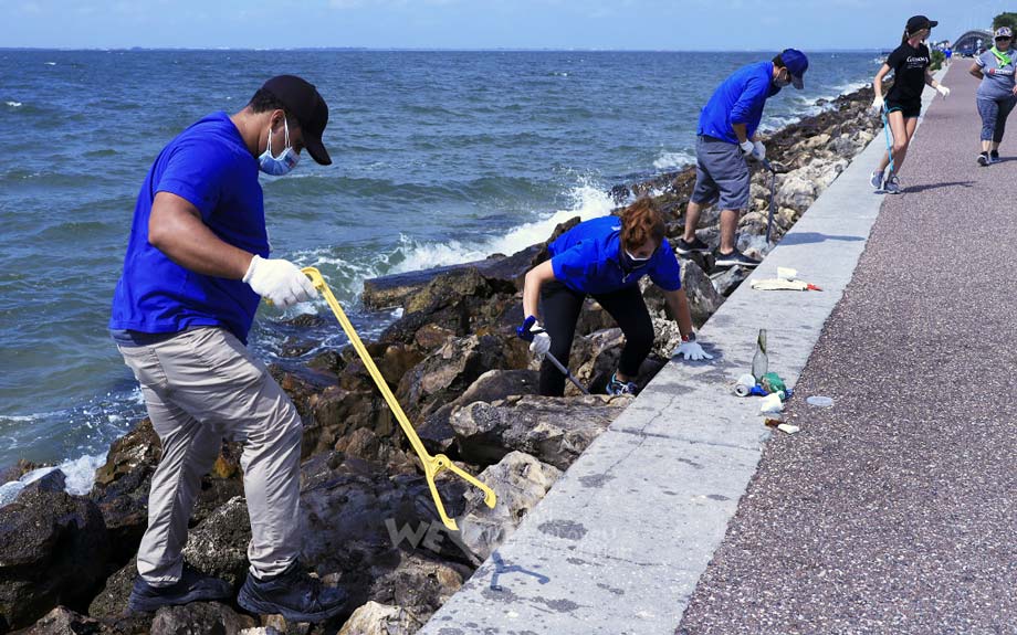 WeLoveU_ES's tweet photo. ¡Protegiendo los océanos!🇺🇸🌊
Limpiamos la playa de Tampa junto a universitarios. ¡Manos unidas por el planeta!💙
#WeLoveU #CleanWORLD #MedioAmbiente #Tampa https://t.co/PJxqAEyAVi