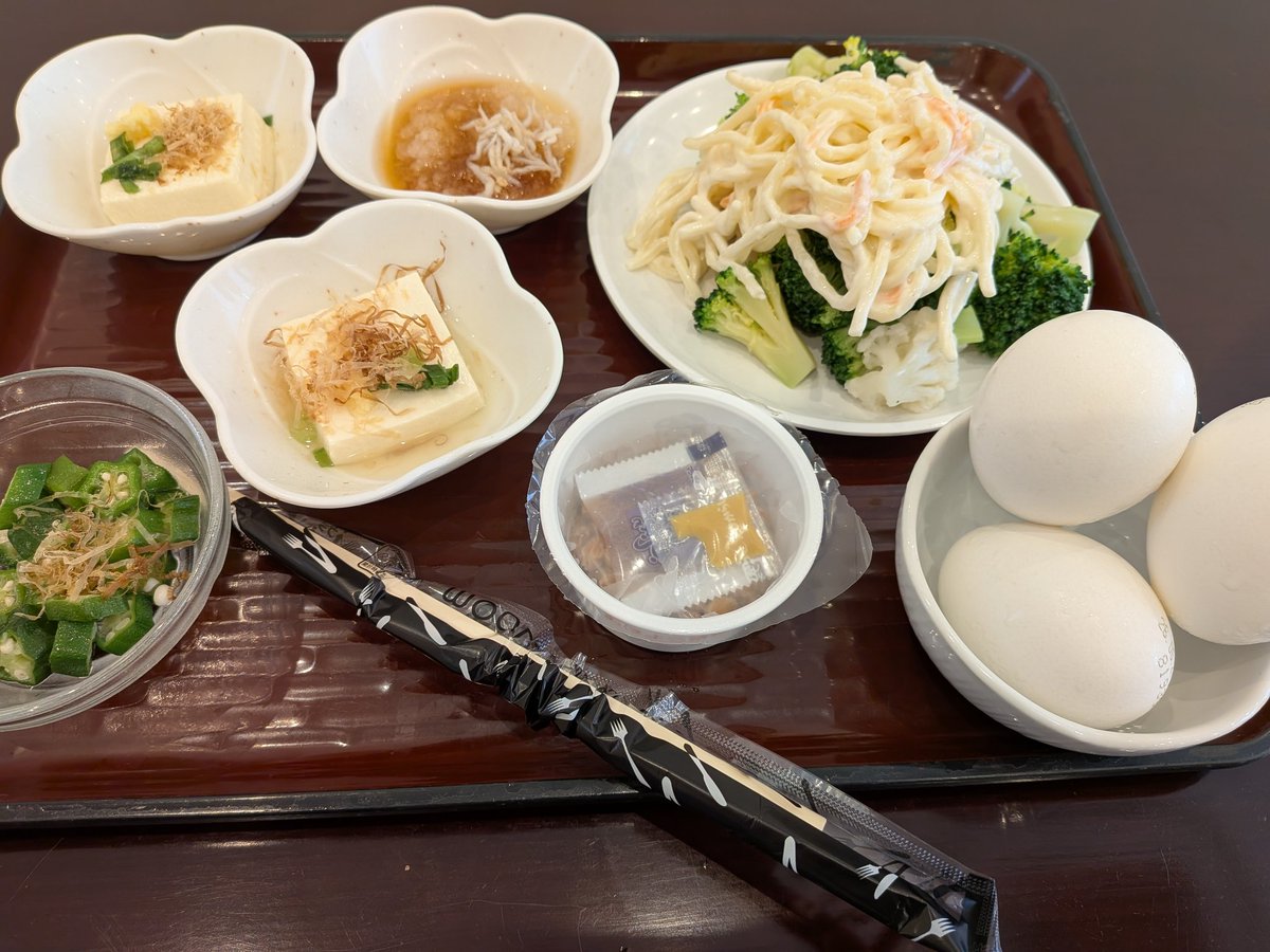 masquelero's tweet photo. #仙台出張
二日目朝
#キャッスルイン仙台 の#朝ごはん
#ビュッフェ朝食 なので
#ベジファースト に
わんぱく #朝カレー 
前夜の夜食がもたれたまんまゆえ
志半ばでごちそうさま。

#朝ごはんの記録 #お腹ペコリン部 #朝食バイキング #ホテル朝食 https://t.co/kUUnset0VO