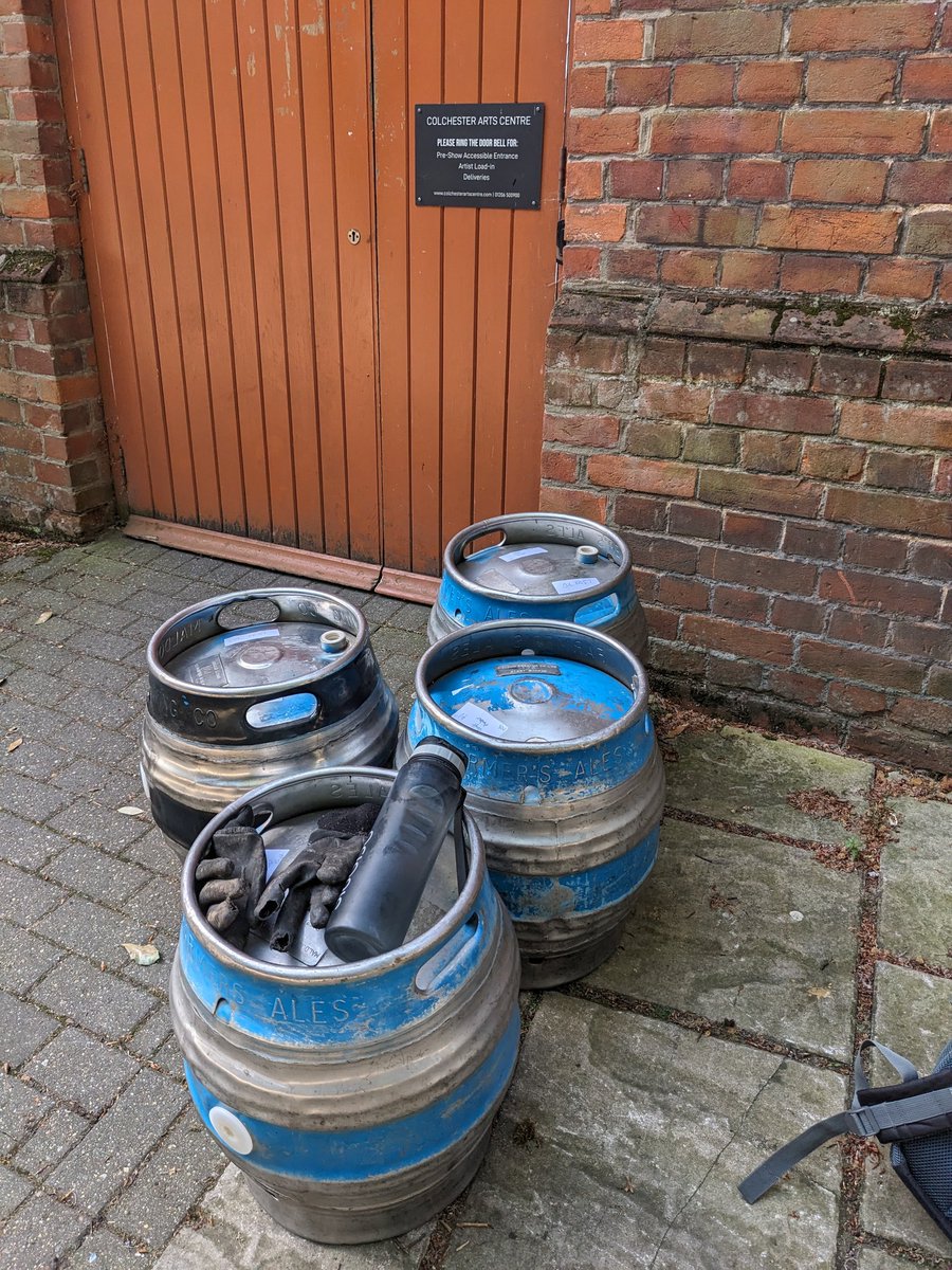 colCAMRA's tweet photo. The first delivery of the day as we set up the 39th Colchester Real Ale and Cider Festival at @ColchesterArts - @GruffBrewery are early risers!

Our volunteers will be working in the heat today, so plenty of water is on hand!

#Colchester #BeerFestival #ColSAF #RealAle #RealCider https://t.co/D7YRwTkeZV