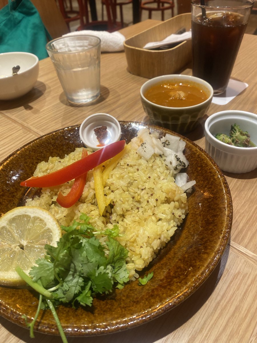 mossaritta's tweet photo. チキンライスからの正統派プリン https://t.co/VEFczZ25cy