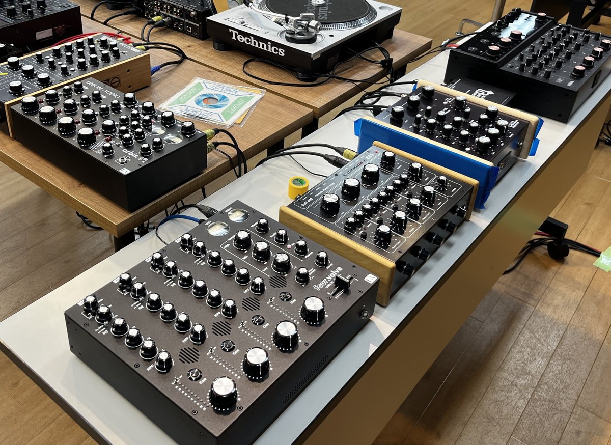 digilandch's tweet photo. 【本日発売】
日本のロータリーミキサー界隈大注目のブランドが登場！

UNION AUDIOのロータリーミキサーが日本上陸！orbit.4 LE fx／four.valve 実機レビュー
https://t.co/ezJdAURC3o https://t.co/MCYAkDMZSd