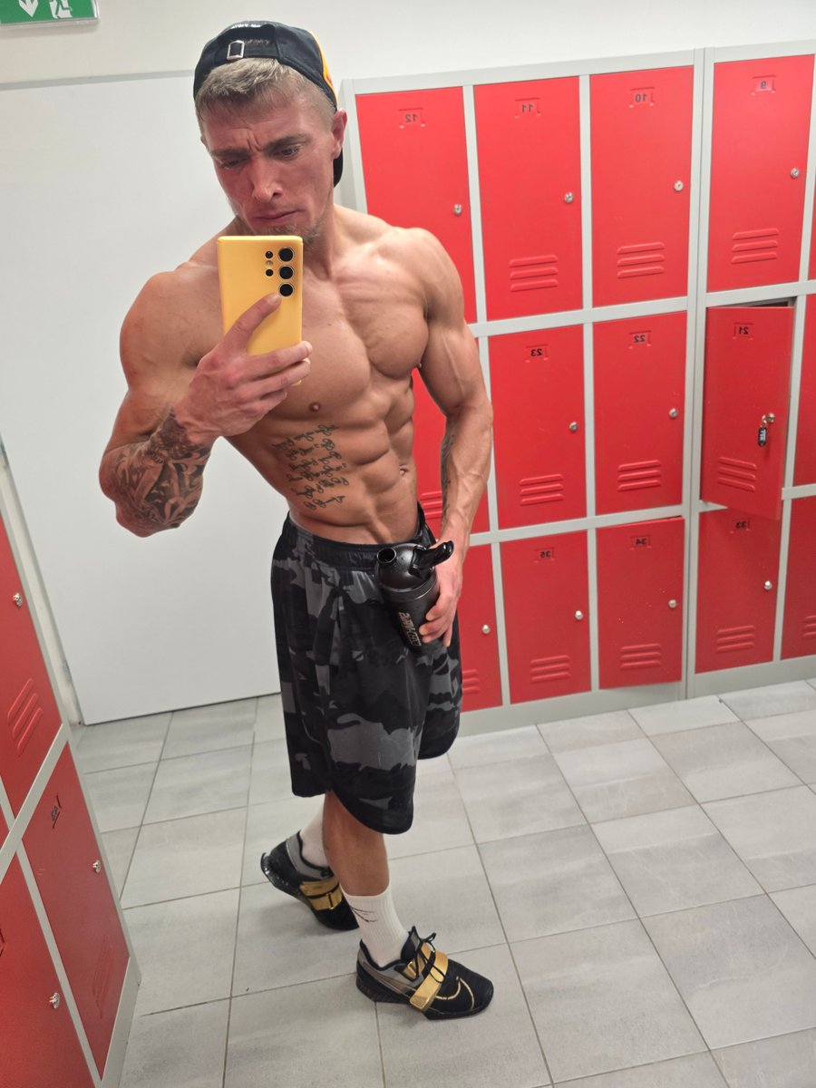 zahry fitness model tweet media