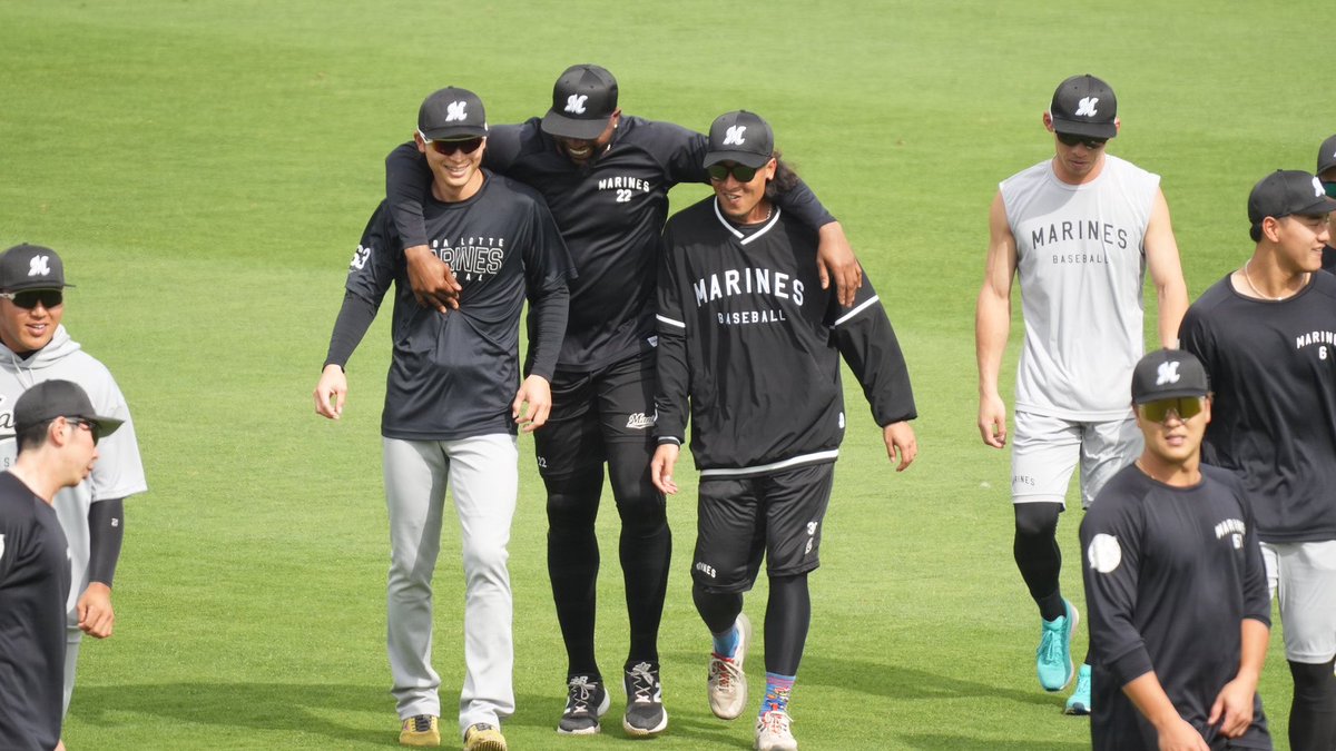 MichanDelicaD5's tweet photo. 和田＆ポランコ＆坂本
ここもラブアンドピース🌏

#chibalotte https://t.co/uDAckvmy1J
