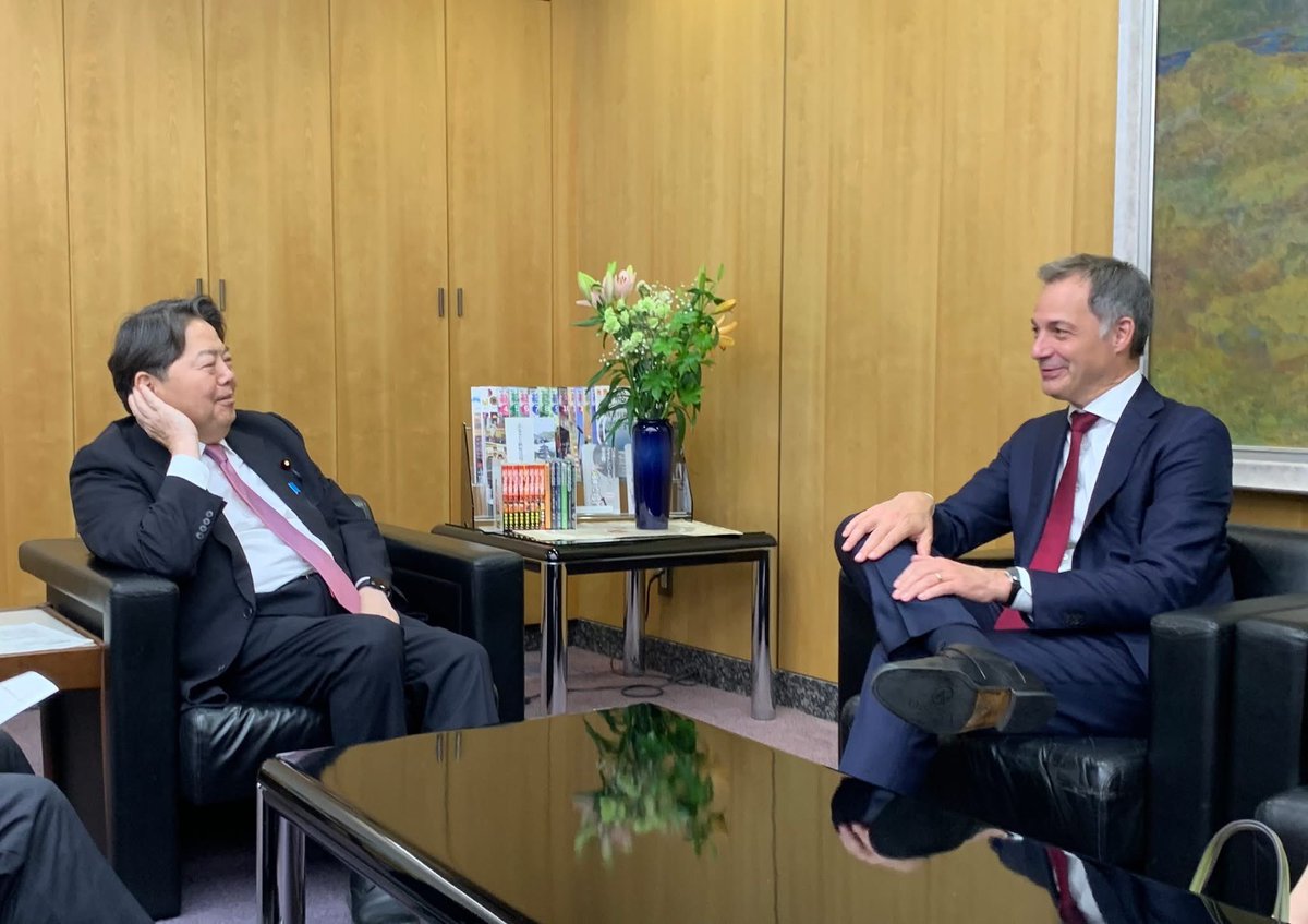 hayashi09615064's tweet photo. アレクサンダー・ドゥ＝クロ―UNDP総裁の表敬訪問を受けました。
広島AIプロセスに関する貢献に対して感謝を述べつつ、引き続き、安全・安心で信頼できるAIの普及に向けて連携していくことを確認しました。 https://t.co/ZvaSar9nux