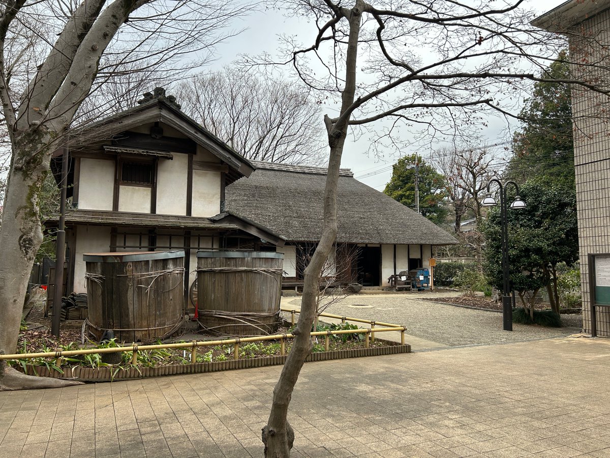 BENA_Develop's tweet photo. この度、弊社が拠点を置く地元・板橋区様と協同で、板橋区立郷土資料館にて「3Dスキャンによる文化資源のデジタル化」のデモンストレーションを行うこととなりました。

今回のデモでは、資料館が収蔵する貴重な文化資源を対象に、3Dスキャン技術を用いてデジタルデータの取得を試みます。

弊社はこれまで、模型製作を通じて様々なモノを具現化してまいりました。

今回のデモは、そのノウハウをデジタルアーカイブという新しい分野へ広げる、模型屋が取り組む文化資源のデジタル化の第一歩となります。

実施状況や成果については、後日改めてご紹介いたします。是非ご期待下さい

🔗板橋区立郷土資料館
https://t.co/odMnVNuSOu

#板橋区立郷土資料館 #文化財 #3Dスキャン #デジタルアーカイブ #デジタル活用 #教育