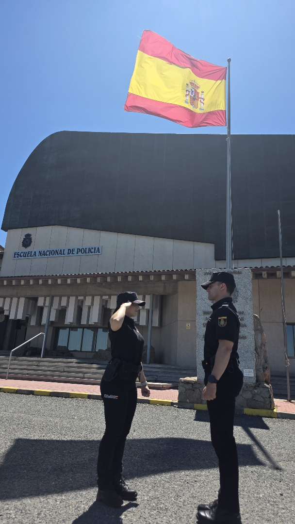 interiorgob's tweet photo. 🫡 En este lugar se alumbra la luz que ha de ser mañana el estilo policial: 

🔹 Servicio 
🔹 Dignidad
🔹 Entrega
🔹 Lealtad 

👮👮‍♀️ El lugar donde comienzan los sueños: @PoliciaEscuela.

#FelizMartes https://t.co/N0ZEHZWc3w