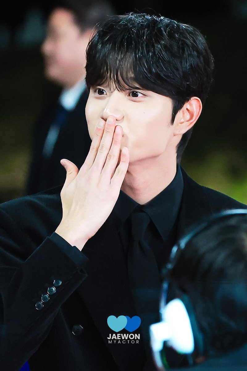 마이원🩵 tweet media