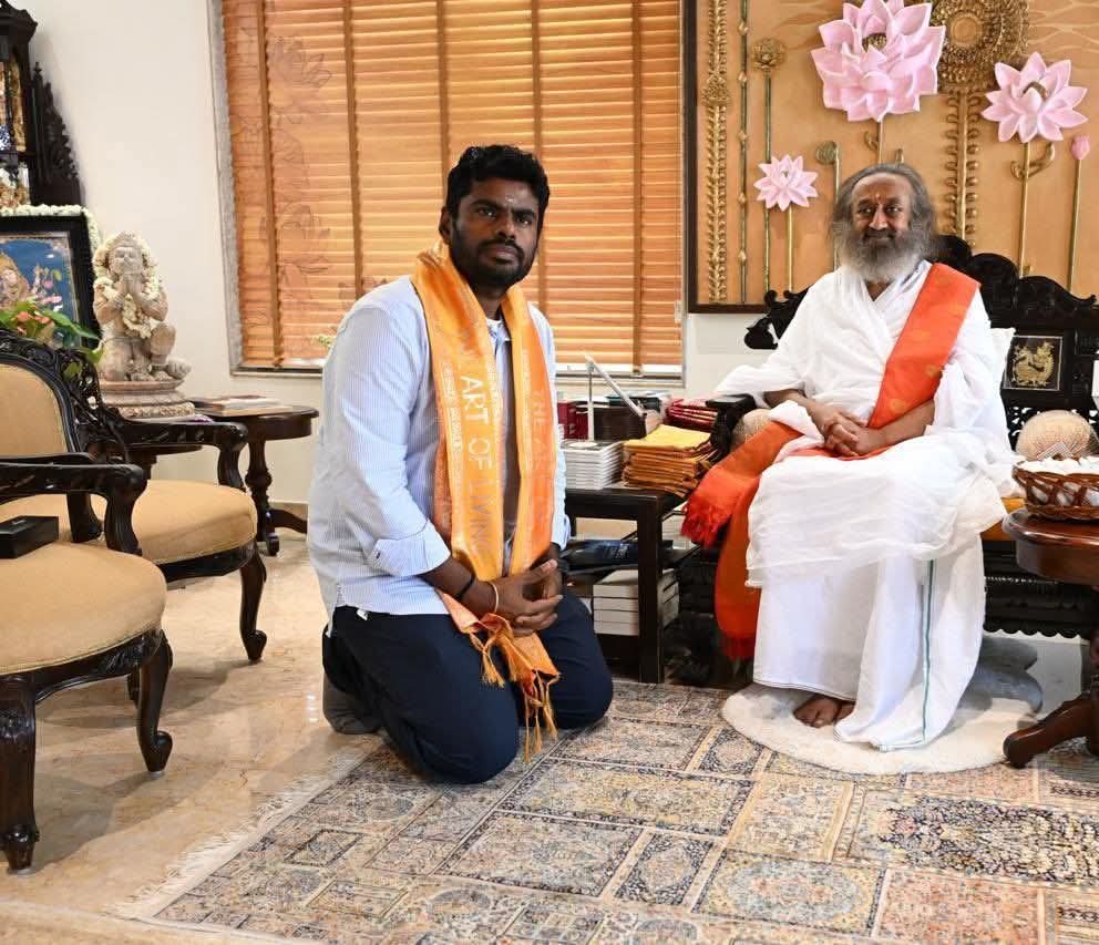 Mayonmayan's tweet photo. @Agmarksanghi Other than his sangi submissive traits, AML vision is fine, but bad he won't come out of that spider web https://t.co/ljsmvOTOWv