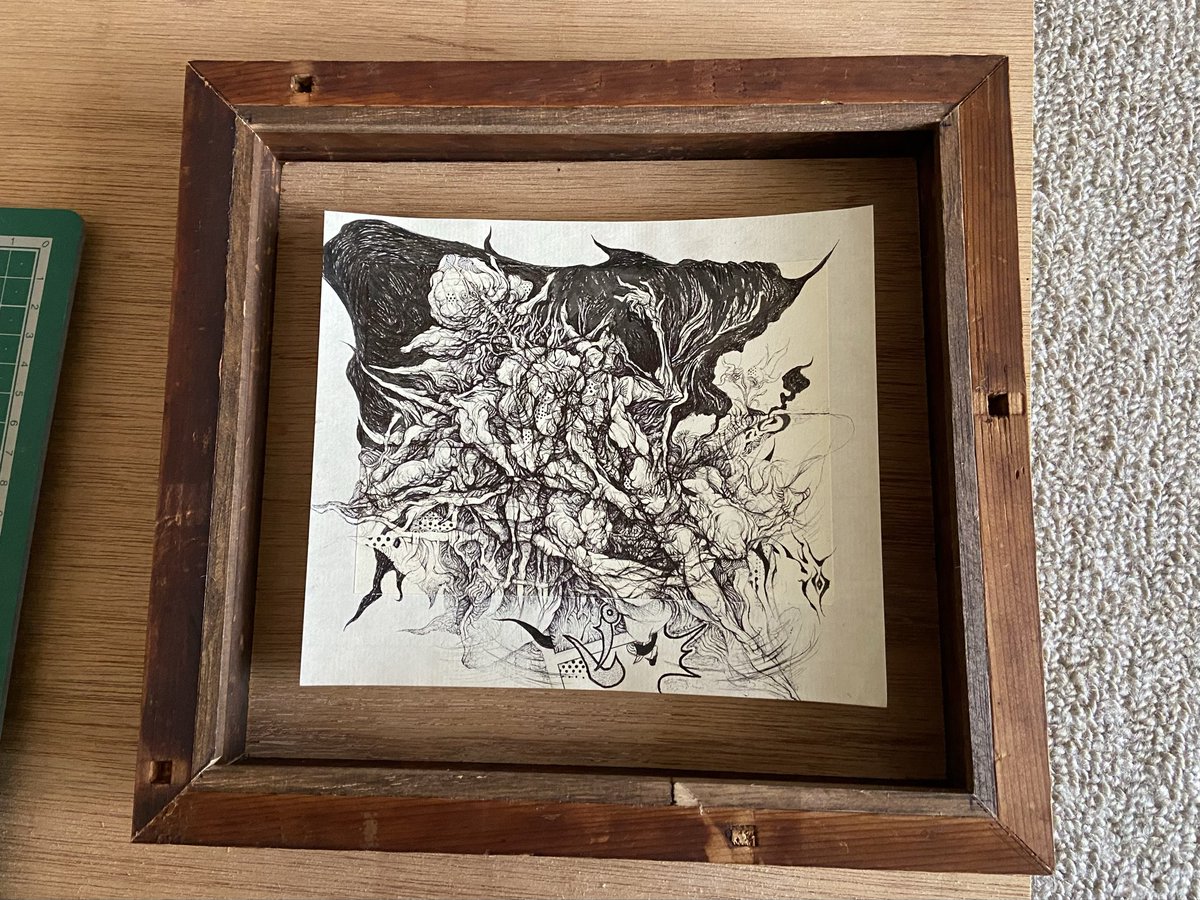 ballpointsakai's tweet photo. 古材建具で額作り。コロナ禍に暇つぶしで買ったテーブルソーがうなる。箱感がでて良い具合。 https://t.co/bOuWXTR8xc