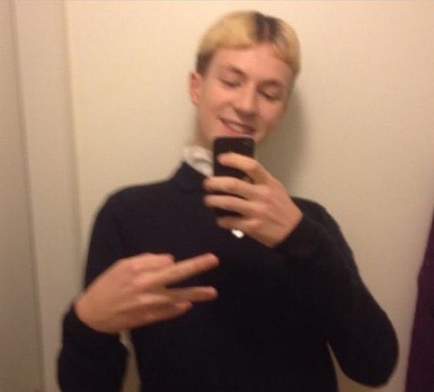 entheziz's tweet photo. hes such a fucking dork man theres no way this my goat https://t.co/yFa0MUg6ZE