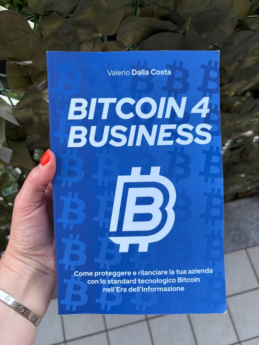 VivreFreedom's tweet photo. New book in the house !!!!!! Bought in BTC of course at the interesting @BitcareForum #villaggiobitcoin @VillaggioBTC !!! @vale_dallacosta 🫡🫡🫡🫡👋👋👋💪💪💪💪 ,my favorite shopping ever !!!1 https://t.co/YovIoqHznh