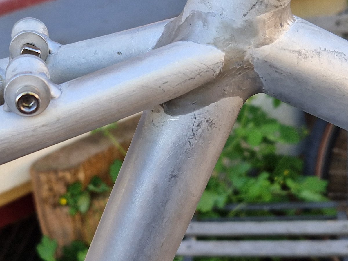 marcomout's tweet photo. Het begon als een grap; #ReCycleLife; geliefde fietsen volledig heropbouwen naar wens van eigenaar.

Maar nu begint het een 'your to-go-to fullcustomised BicycleRecycleConglomerate' te worden..

Is het de prijs?
Is het de kwaliteit?
No, it's CustomisedBicycleRecycleConglomerate! https://t.co/ZvTkiC7Yfr