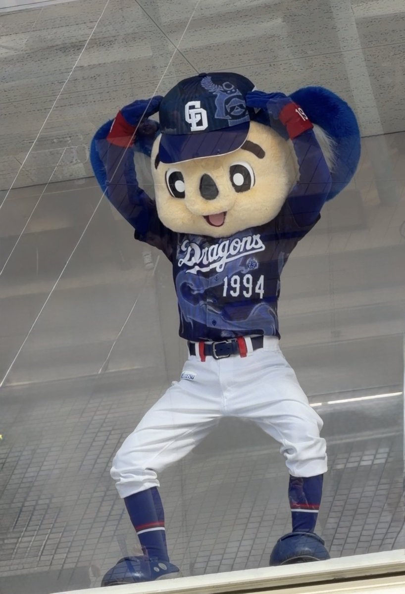 renkishow's tweet photo. ドアラ先生ー！
一般参賀間に合ったー！
昇竜ユニお似合いです！
*⸜(✽´ᗜ`✽)⸝*♡♡♡♡♡ https://t.co/KAlDCvNqOn