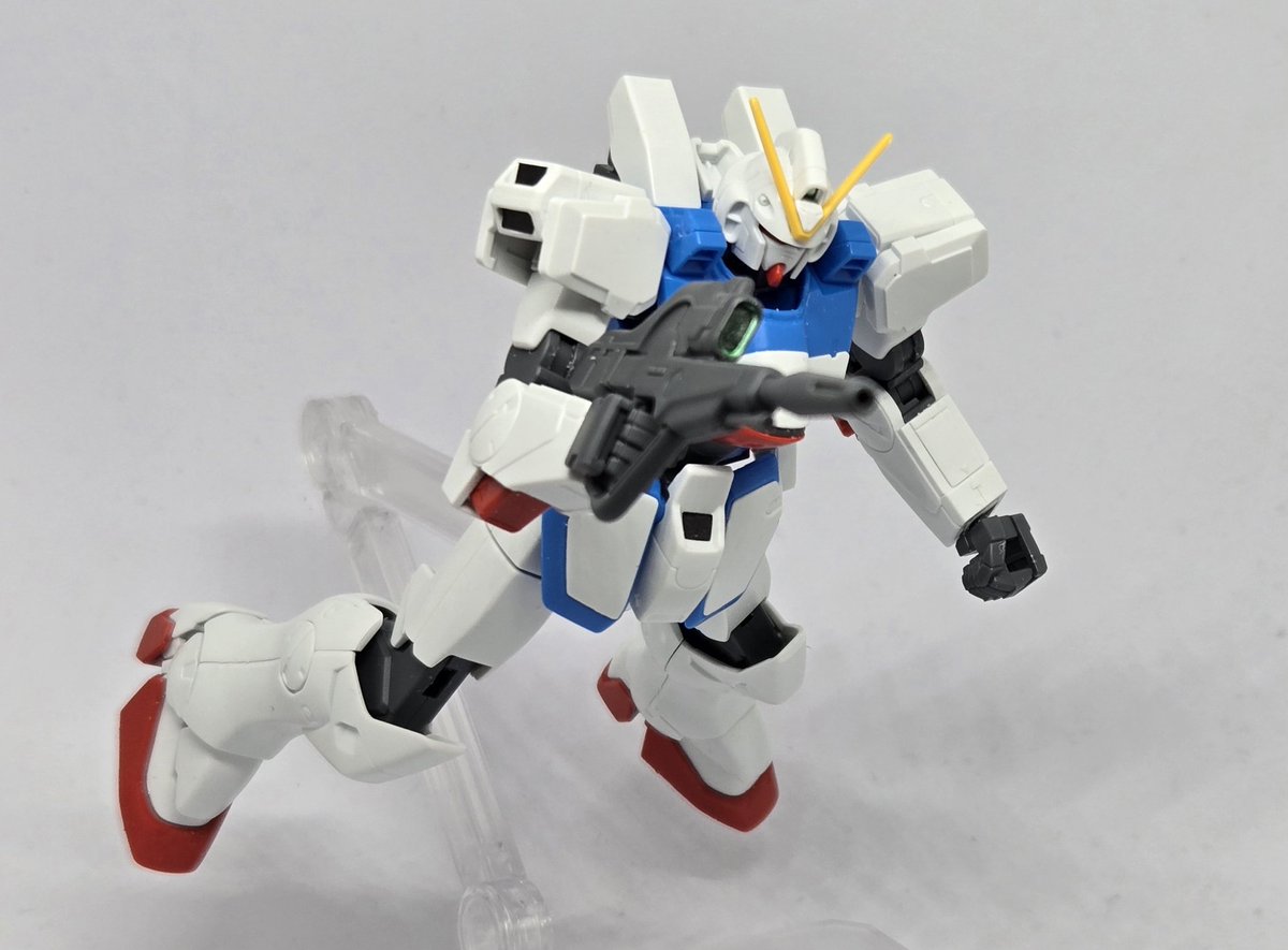 久々にHGUCビクトリーガンダム組む。
主役ぽさの中にも、少年ぽさとか女性を感じるデザイン。
「おお、まあ、いいやん」と「いや、うん、これは……」が同居するシンプルにしてフクザツなキット。
目やセンサーはルミナスメタグリーン塗り塗り。 