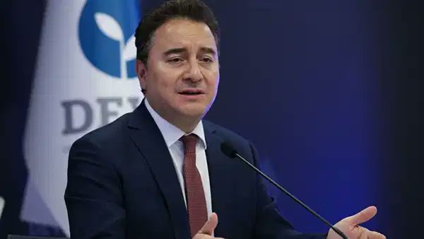 YakupTa41500637's tweet photo. Siyasette doğru bilgi kadar, doğru duruş da önemlidir.

Genel Başkanımız Ali Babacan ’ın, CHP’deki mutlak butlan tartışmaları sonrası Sayın Kemal Kılıçdaroğlu'nu arayarak tebrik ettiği yönündeki iddialar gerçeği yansıtmamaktadır.

DEVA Partisi olarak tavrımız nettir: Demokrasiye de, hukuka da, siyasi ahlaka da aynı mesafede ve aynı ciddiyetle yaklaşırız.

Siyasi gündemi dedikodularla değil; ilkeler, şeffaflık ve doğrular üzerinden değerlendirmeye devam edeceğiz.

Türkiye’nin bugün daha fazla kutuplaşmaya değil; sağduyuya, temiz dile ve demokratik olgunluğa ihtiyacı var.