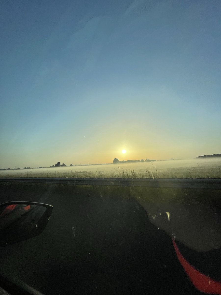 valermie's tweet photo. One of the few perks of starting blue collar work is getting to see nice sunrises https://t.co/rbhIyYTkZ9
