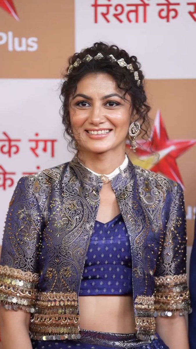 Itswarnali's tweet photo. didn't like much but still far better than others hairstyle should have been better outfit is definitely good 🦋🫶🧿

#SritiJha #Aparajita #TumDenaSaathMera https://t.co/rhcQm9wD7X