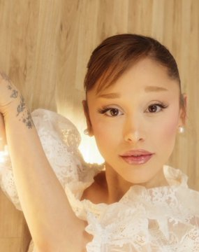 Zamiel_Rivera's tweet photo. 🚨🚨Global popstar Ariana Grande has revealed watching Yaoi and bl helps reduce tension and pressure🚨🚨

"I have been watching khemjira all day and it's the best thing ever and my mind feels so relaxed after hours of making bangers. Can't wait for special episodes" she says https://t.co/mObFgn38jE