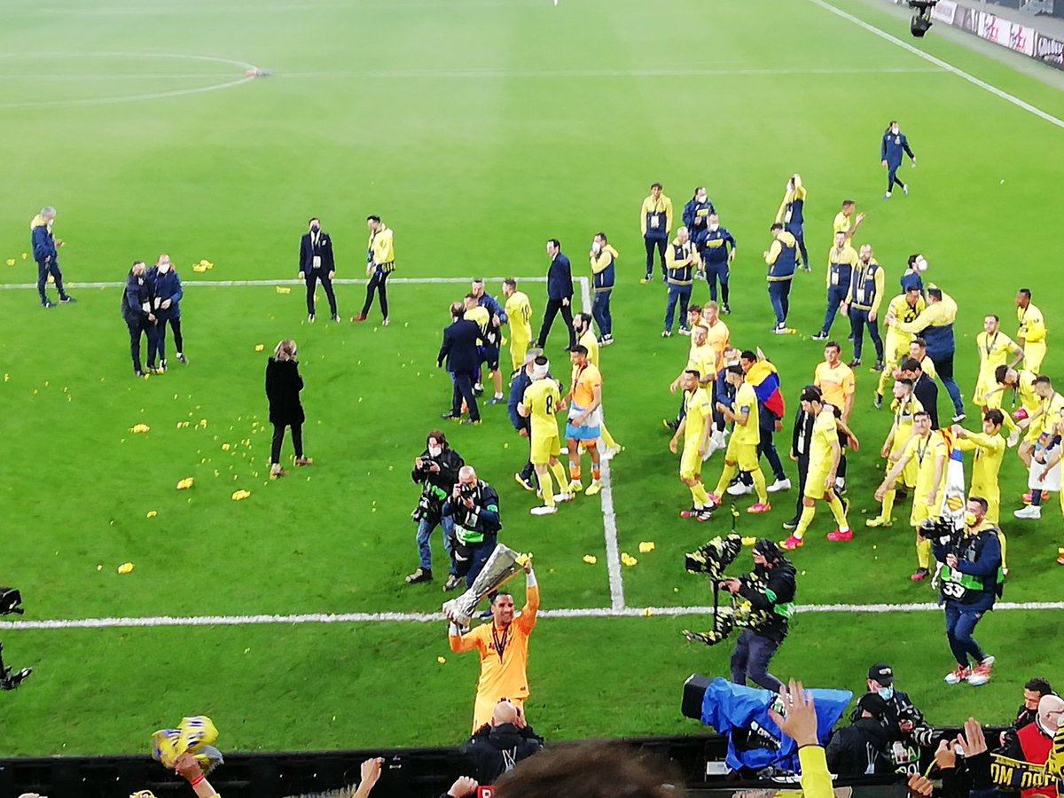 Groguet_vr's tweet photo. Cinc anys de Gdansk i encara em pareix un somni.
És prou probable que mai tornem a viure res igual, així que haver-hi estat va ser tot un privilegi.
SEMPRE ENDAVANT VILA-REAL 💛💙💛 https://t.co/VvUYJXJjyp