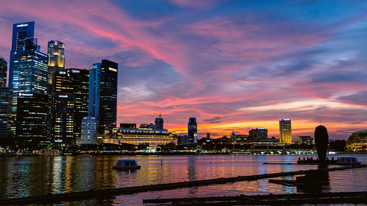 Blanctography's tweet photo. rare moments for these kind of sunsets in Singapore 

#sunset #singapore https://t.co/4qtCgfzOwW