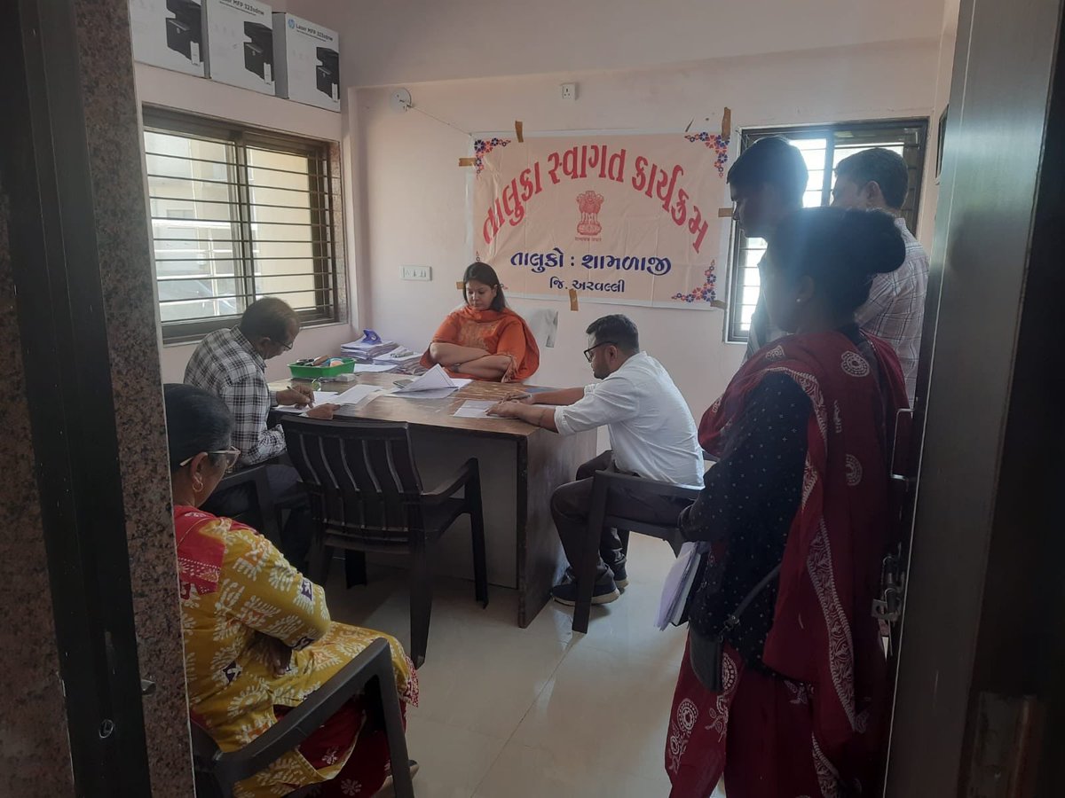 DdoArvalli's tweet photo. આજ રોજ શામળાજી ખાતે તાલુકા સ્વાગત કાર્યક્રમ યોજાયો તેમાં હાજરી આપી અરજદારશ્રીઓની રજૂઆતો સાંભળી ,સંબંધિત અધિકારીશ્રીઓને નિયમોનુસાર તાત્કાલિક નિકાલ કરવા માટે સૂચના આપી.@GujPRHDept @CMOGuj @sanghaviharsh https://t.co/68LwGxscC7