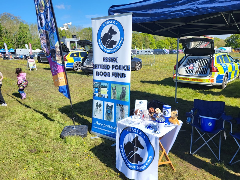 ERPDF's tweet photo. We know how much our supporters
&amp; those wanting to find out about our
work love to see RPDs at fundraisers.
But sometimes, on welfare issues,
we do not have any RPDs with us.
When the weather is HOT it is a risk
to have RPDs at events... 
Safety first every time 🐾💙🐾 https://t.co/C0ozLdcUaI