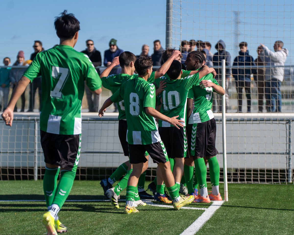 RBetisCantera's tweet photo. 82 puntos, 116 goles a favor y 𝐜𝐞𝐫𝐨 𝐝𝐞𝐫𝐫𝐨𝐭𝐚𝐬 en 30 partidos 🧮🔢

¡Los números que resumen la extraordinaria campaña de un #RBBcadeteB que cierra la temporada como 𝗰𝗮𝗺𝗽𝗲𝗼́𝗻 𝗱𝗲 𝗹𝗶𝗴𝗮 𝗶𝗻𝘃𝗶𝗰𝘁𝗼! 🥇🙌

#CanteraBetis https://t.co/GGxOppkQqE