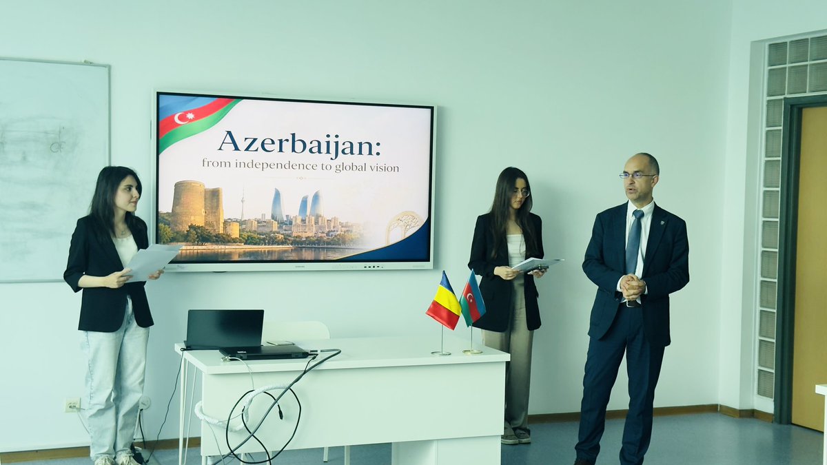 AzEmbRomania's tweet photo. 🇦🇿From Independence to a Global Vision: Azerbaijan

ADA University students hosted an event at the Romanian-American University, showcasing Azerbaijan's history, culture, and modern achievements — from the 1918 Democratic Republic to its current role on the global stage.

The Embassy was represented by Counsellor Fakhri Karimli, who spoke on the importance of Azerbaijani-Romanian relations and the role of youth in international cooperation. University Vice-Rector,  Ph.D. Habil. Professor Tudor Edu, highlighted how such events contribute to intercultural dialogue and friendship between nations.🇦🇿🤝🇷🇴