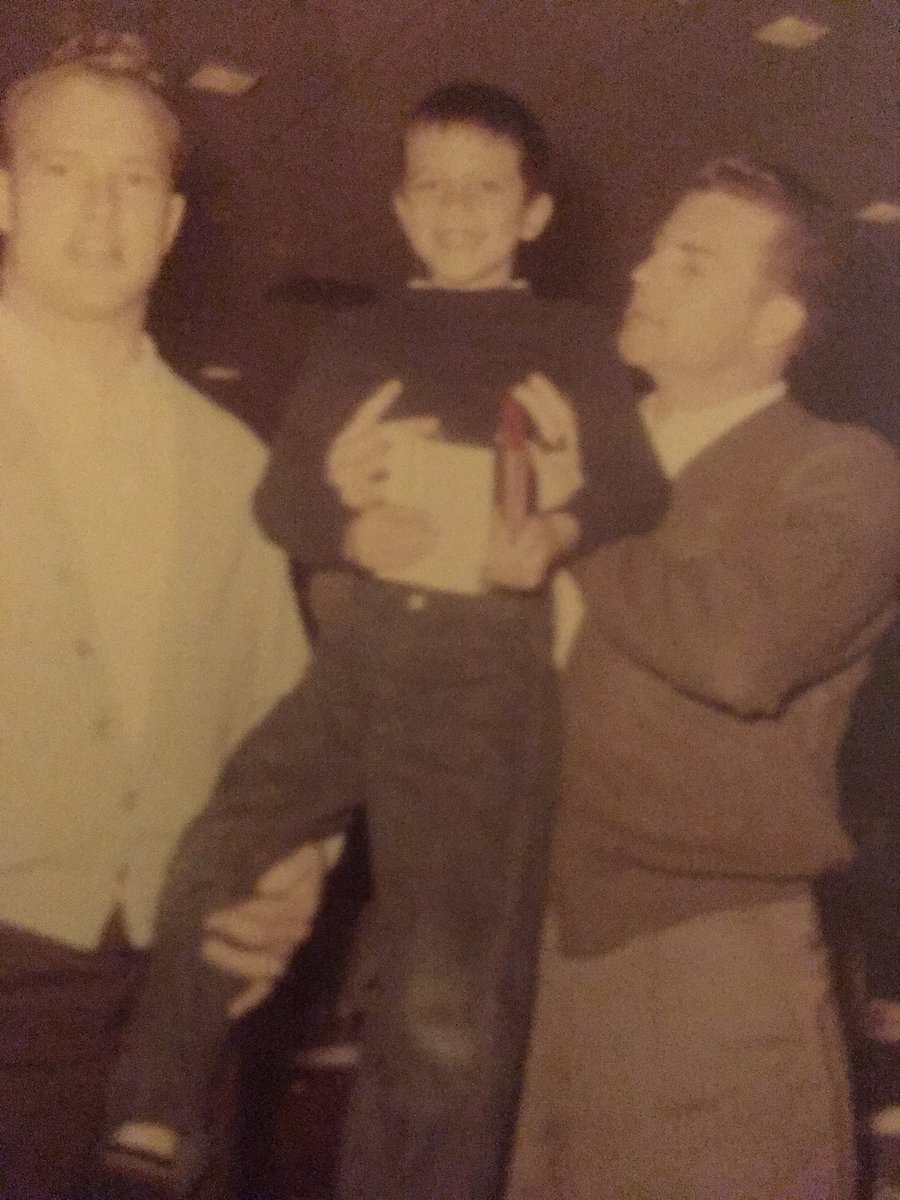 HoopsInAHurry's tweet photo. Paul Hornung and Frank Gifford  at Belk Lindsey in Colonial Plaza in Orlando between 60 and 65 years ago https://t.co/1yJC2nBeHs