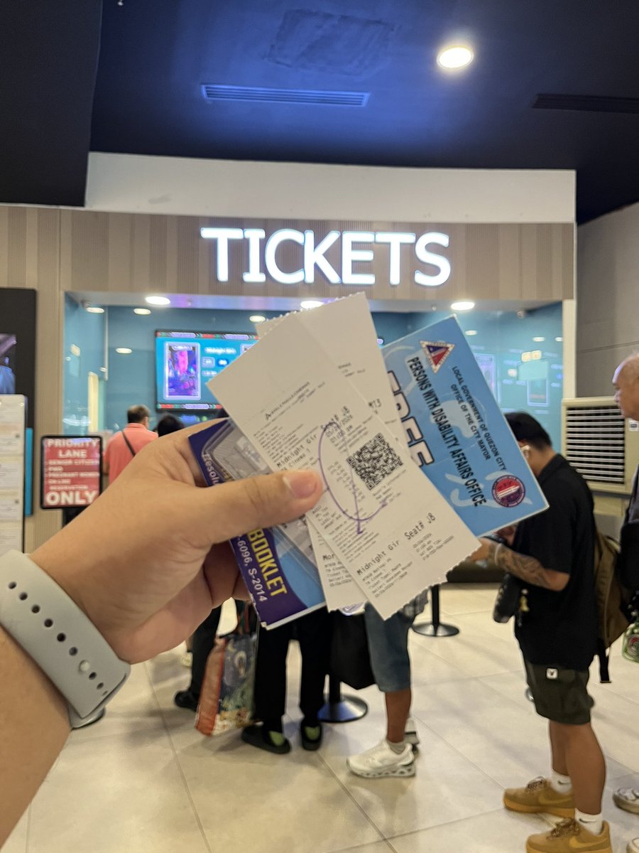 mchaeldevera's tweet photo. As a alone movie goer. lol. https://t.co/UQn8qxIlEM